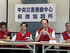 中央前進協調所總協調官、政委季連成(右2)表示，災民住家的清理執行率整體已達88.14%。