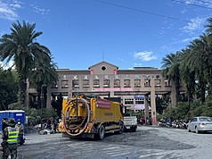花蓮馬太鞍溪堰塞湖釀災，花蓮光復商工災情淤積嚴重。中央災害應變中心5日表示，經相關單位努力後，校內教學區內已清理完成並恢復供應水電，堆置的淤土與雜物也將清除，預定7日採線上上課，13日恢復實體上課。
