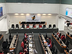 花蓮馬太鞍溪堰塞湖專案中央災害應變中心5日傍晚進行第29次工作會報暨情資研判會議，災變中心指
出，目前已完成馬太鞍溪5公尺高臨時土堤加高作業，預計11日完成臨水面噴凝土和鋼網。