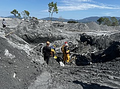 花蓮馬太鞍溪堰塞湖溢流重創光復鄉，已造成18人罹難、6人失聯。警消8日證實，佛祖街336巷砂石場附近尋獲車輛內有罹難者，推測應是失聯的砂石場黃姓老闆娘。（民眾提供）
