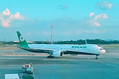 一名長榮航空空服員抱病上班，返台後不幸離世；長榮航空表示，有與家屬保持聯繫，事件調查中，將盡速釐清。桃園市政府勞動檢查處13日表示，未接獲相關通報及陳情資料，已派員前往調查。