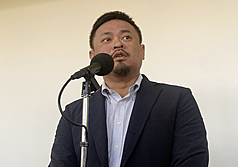 勞動部長洪申翰。
