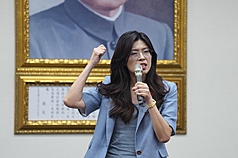 鄭麗文18日當選國民黨主席，國民黨中央於19日收到中共中央總書記習近平發來賀電，鄭麗文亦回覆電文致謝。(中央社資料照)