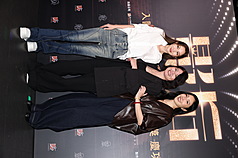 VD
嚴藝文、曾莞婷、楊謹華出席「影后」慶功宴
戲劇「影后」在第60屆戲劇類金鐘獎奪得佳績，導演
嚴藝文（中）和曾莞婷（左）、楊謹華（右）19日出
席慶功宴，楊謹華大方提及和柯佳嬿的接吻；曾莞婷
奪獎以8點檔演員為榮。
中央社記者洪素津攝　114年10月19日
