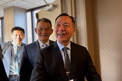 台灣國防部軍備副部長鍾樹明（前）20日出席在美國馬里蘭州埃利科特市舉行的美台國防工業會議。