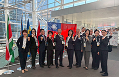 警政署副署長廖訓誠（左5）率團出席在丹佛舉辦的國際警察首長協會（IACP）年會。
（警政署提供）
