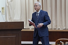 中央銀行總裁楊金龍23日赴立法院財委會進行業務報告，他指出，估計2025年台灣對美順差將達1200億美元，現在正值關稅談判，央行會更注意匯率。(中央社)


