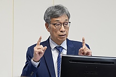 台中疑似出現非洲豬瘟案例，農業部長陳駿季23日在立法院經濟委員會回應立委質詢。