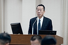 國防部長顧立雄23日至立法院外交國防委員會進行業務報告並備詢。
