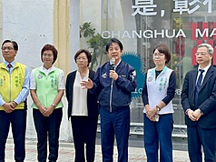 總統賴清德（右3）24日彰化參觀「2025台灣設計展」說，各縣市政府與民眾要團結合作防治非洲豬
瘟，按照正確防疫動作，短期內把疫情控制下來不擴散，對台灣產業的衝擊才會縮小到最低。
