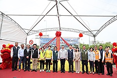 行政院長卓榮泰（左8）24日出席國道8號台南系統交流道改善及跨南133線路口立體化工程動土祈福典
禮，期待工程如期如質完成。
