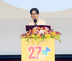 副總統蕭美琴27日上午在公務人力發展學院出席第27屆亞洲智能障礙聯盟大會開幕式，並上台致詞。