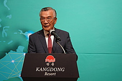 駐韓代表部28日晚間宴請亞太經濟合作會議（APEC）領袖代表林信義，林信義致詞。