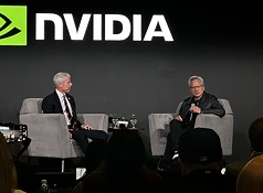 美國AI晶片大廠輝達在華府舉行GTC技術大會，執行長黃仁勳（右）與美國能源部長萊特（左）28日共同接受媒體提問。
