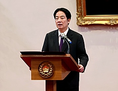 PD
賴總統主持將官晉任授階典禮（2）
總統賴清德（圖）29日在總統府主持中華民國114年
11月份將官晉任授階典禮，賴總統表示，強化國防不
是為了挑釁，而是為了維持現狀，守護台灣的民主與
生活方式，投資國防就是投資和平 。
中央社記者張皓安攝　114年10月29日
