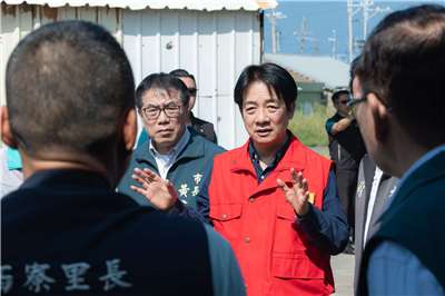 賴清德總統5日關心丹娜絲風災後房舍修繕狀況及水利設施復建情形。 (圖:總統府)