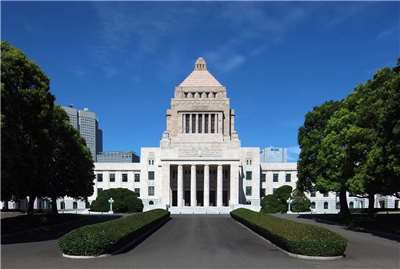 日本將於21日召開臨時國會。圖為國會議事堂。(資料照/Wiiii, CC BY-SA 3.0)