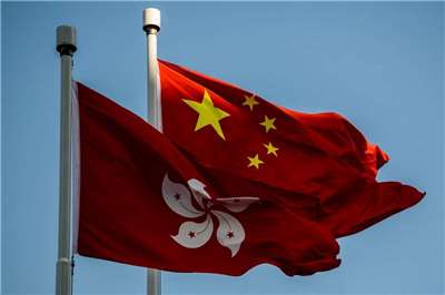 圖為中國與香港旗幟。