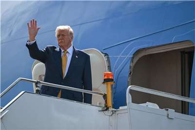 美國總統川普(Donald Trump)結束馬來西亞東協峰會後，27日啟程前往日本，展開3天訪日行。