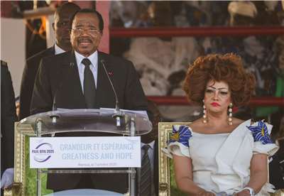 喀麥隆92歲總統畢亞(Paul Biya)(圖左)正在尋求贏得第八個任期。
