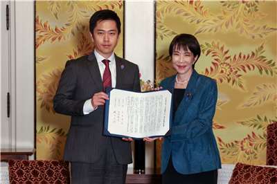 日本自民黨與日本維新會20日簽署聯合執政協議書，宣告「自維聯合政權」正式成立。右為日本自民黨總裁高市早苗。