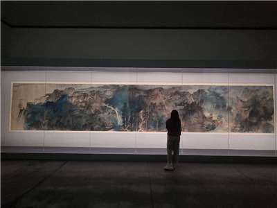 故宮最年輕的國寶、張大千晚年壓軸鉅作〈廬山圖〉，將於10月25日起首度於台南市美術館展出。(江昭倫 攝)