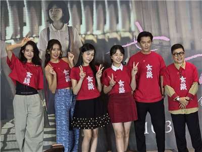 金馬影后舒淇首部自編自導的電影《女孩》將於10月31日上映。27日她與監製葉如芬、主演邱澤、9m88、白小櫻、林品彤一同出席記者會，分享拍片點滴。(江昭倫 攝)