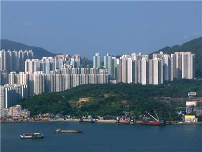 茶果嶺村，這是一個位於香港新界的客家村莊，客家人是從中國內地遷移來的群體，他們帶來了獨特的風俗和生活方式。(圖:維基百科)