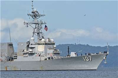 美軍驅逐艦格雷夫利號(USS Gravely)26日抵達千里達西班牙港。 