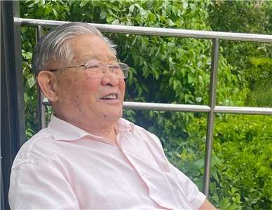 王丹的父親王憲曾(圖)19日深夜因突發心肌梗塞，送醫搶救後仍宣告不治。(圖：王丹臉書)