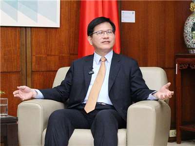林佳龍在接受中央廣播電臺「早安．台灣」節目專訪時表示，日前出訪波蘭參加「華沙安全論壇」，證明「智庫外交」有著持續發揮的空間 (央廣記者王照坤 攝)
