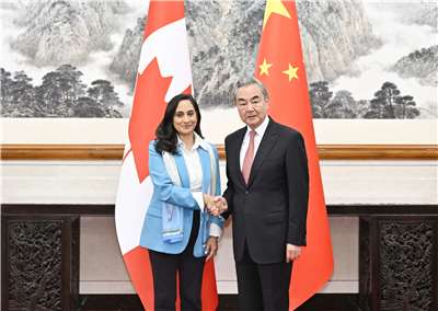 加拿大外交部長安南德（Anita Anand）17日在北京與中國外長王毅會面。