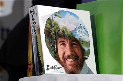 已故畫家鮑勃羅斯（Bob Ross）的教學節目曾在美國及世界各地電視台播出。圖為Big G Creative 公司推出的鮑伯·羅斯「放鬆藝術遊戲」。資料照。