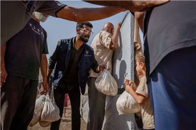 聯合國世界糧食計畫署(WFP)21日表示，在美國斡旋促成停火協議後，進入加薩的糧食供應量有所增加，但仍遠低於每日2,000公噸的目標。(翻攝X@World Food Programme)
