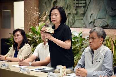 農業部次長杜文珍（圖）今天表示，將暫停台灣豬肉出口，待相關疫情釐清後再恢復。（農業部提供）