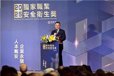 行政院長卓榮泰20日出席「114年國家職業安全衛生獎」頒獎典禮時表示，若增加移工也是補充性質、一定以本國勞工為主。(圖：卓榮泰臉書)