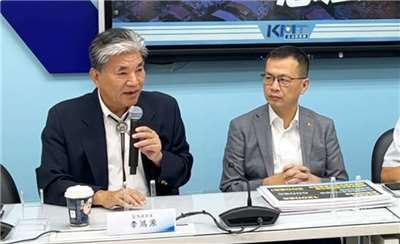 國民黨團3日召開「花蓮光復災後，漫漫復原路怎麼走？」記者會，邀請內政部前部長、水利工程專家李鴻源(左)針對災後重建與防救災機制檢討提出建言。(翻攝國民黨立法院黨團臉書)