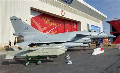 圖為2024年珠海航展展出的J-10CE。 (圖：中央社)