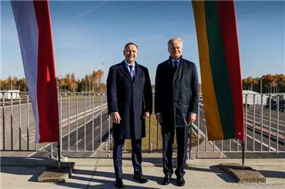 波蘭總統納沃羅茨基(左)與立陶宛總統瑙塞達(右)，近日共同出席「波羅的海之路（Via Baltica）」通車儀式。(圖:波蘭總統府官網)