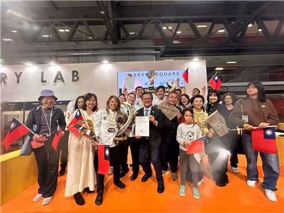 在義大利北部舉行的2025年世界耶誕麵包錦標賽（Panettone World Championship），台灣隊勇奪總冠軍。(翻攝Taiwan in Milan 駐米蘭辦事處臉書)