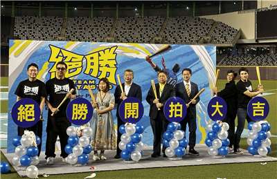 12強電影《絕勝》13日舉行開拍記者會，邀請投資方、導演跟主要演員到場。(楊雨青攝)
