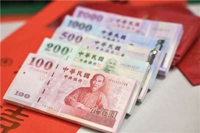中央銀行啟動新台幣鈔券改版計畫，28日晚間發出新聞稿澄清，指出網路社群所稱需500億，是央行於2017年對新台幣券幣全面改版所概估的成本，但此次並沒有考慮硬幣改版，因此也就沒有成本高達500億一事。 (圖：中央社)