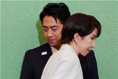 日本前經濟安保大臣高市早苗與農林水產大臣小泉進次郎。(路透社/達志影像)