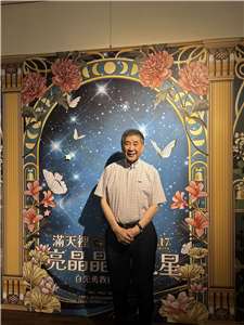 白先勇親自出席台大圖書館推出的「滿天裡亮晶晶的星星」白先勇文學特展開幕。(楊雨青攝)
