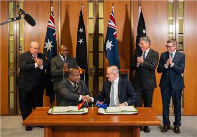 澳洲致力防堵中國，與巴紐簽署國防聯盟。(圖：Anthony Albanese臉書)