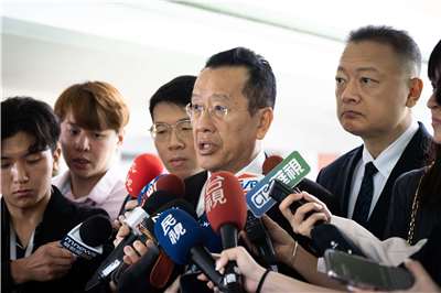 國防部長顧立雄(前中)21日出席立法院會備詢。(楊仁翔 攝)