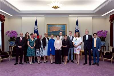 副總統蕭美琴8日接見「台瑞典國會議員協會」(STPA)跨黨派訪問團。(圖：總統府)