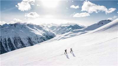 中國十一長假暴雪突襲聖母峰，一度近千登山客受困。示意圖。(翻攝自Pexels.com)