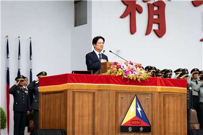 賴清德總統31日主持「M1A2T戰車成軍典禮」，除慰勉官兵辛勞外，更強調台海要維持現狀，堅決反對「一國兩制」及任何推進統一作為，兩岸互不隸屬，台灣未來由2300萬人民決定。(楊仁翔 攝)