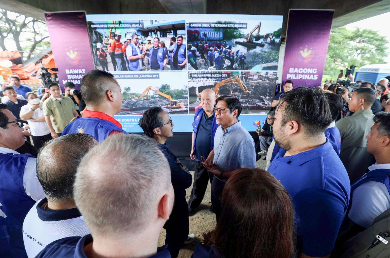 菲律賓近期爆發防洪工程貪污醜聞，涉及政府官員和民間建築業者。圖為總統小馬可仕(Ferdinand Marcos Jr)視察防洪工程。(翻攝Bongbong Marcos臉書)